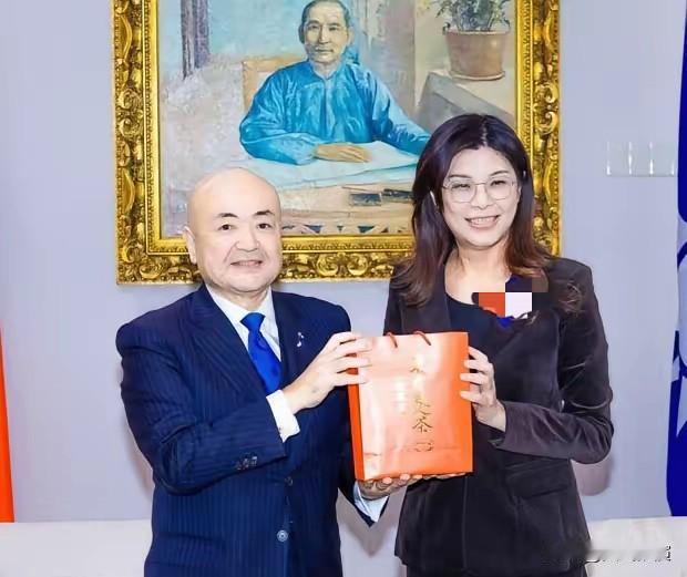 郑丽文今高调捐款给日本赈灾现场直播日本熊本地震死了35人，灾情确实重。