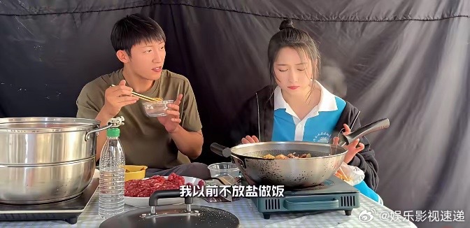 黄景瑜一看就是会做饭的，但黄景瑜在节目做的茄子包，在剧组给关晓彤做的饭都被嫌弃了