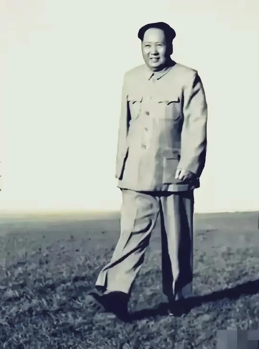 那个时候，人民领袖毛主席植根于中国的热土，通过艰苦卓绝、波澜壮阔的伟大革命，推翻