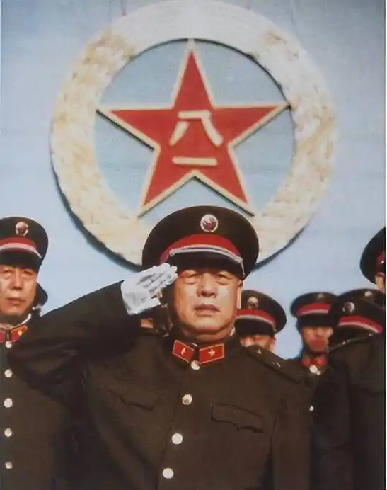 1960年寒冬，石油部长余秋里为救大庆油田，求罗瑞卿派飞机运5吨焊条。罗总长怒斥