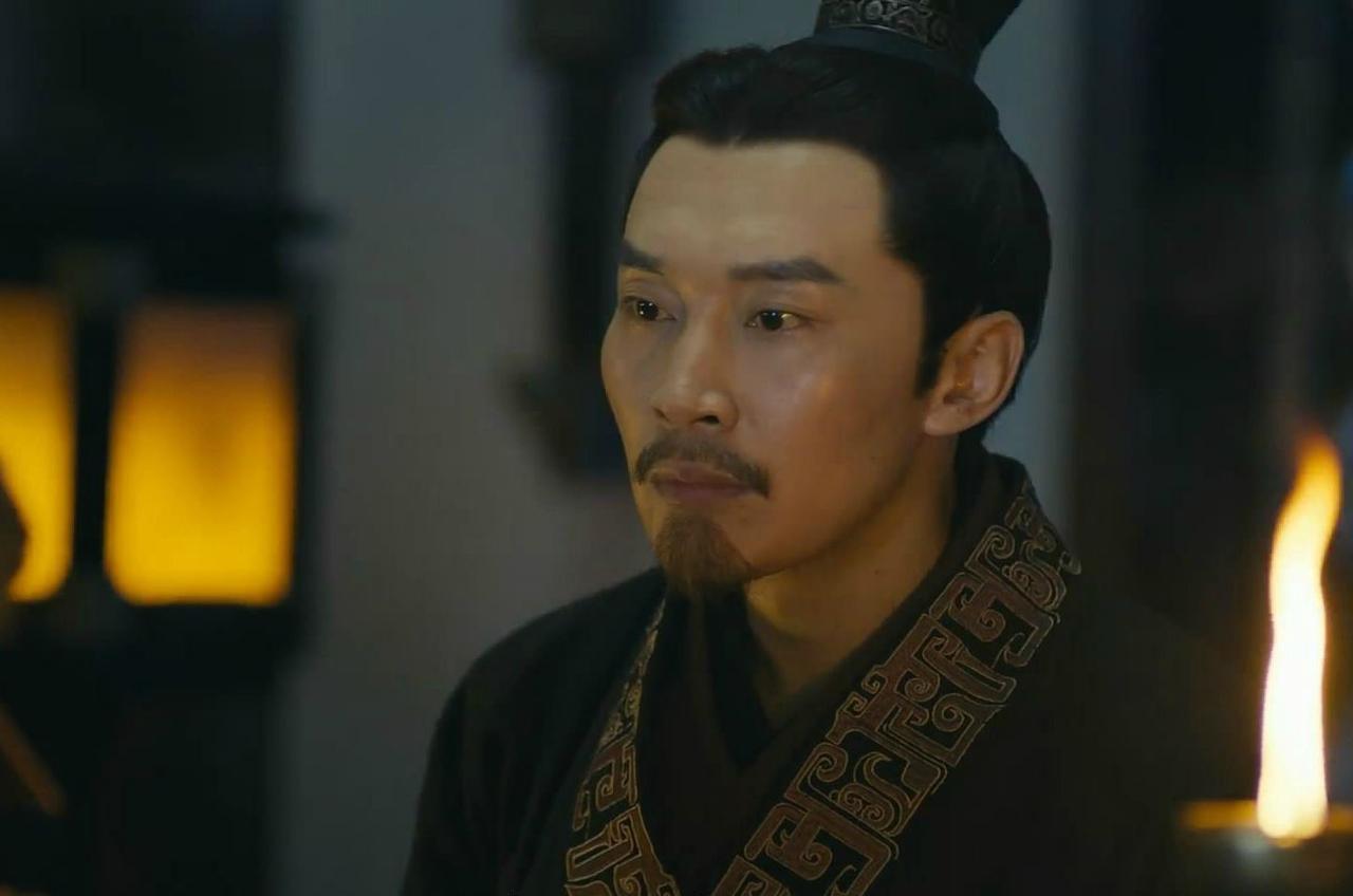 刘备兵败夷陵后，黄权投降魏国，曹丕问：“刘备对你不错，你为何要弃他而去。”黄权说