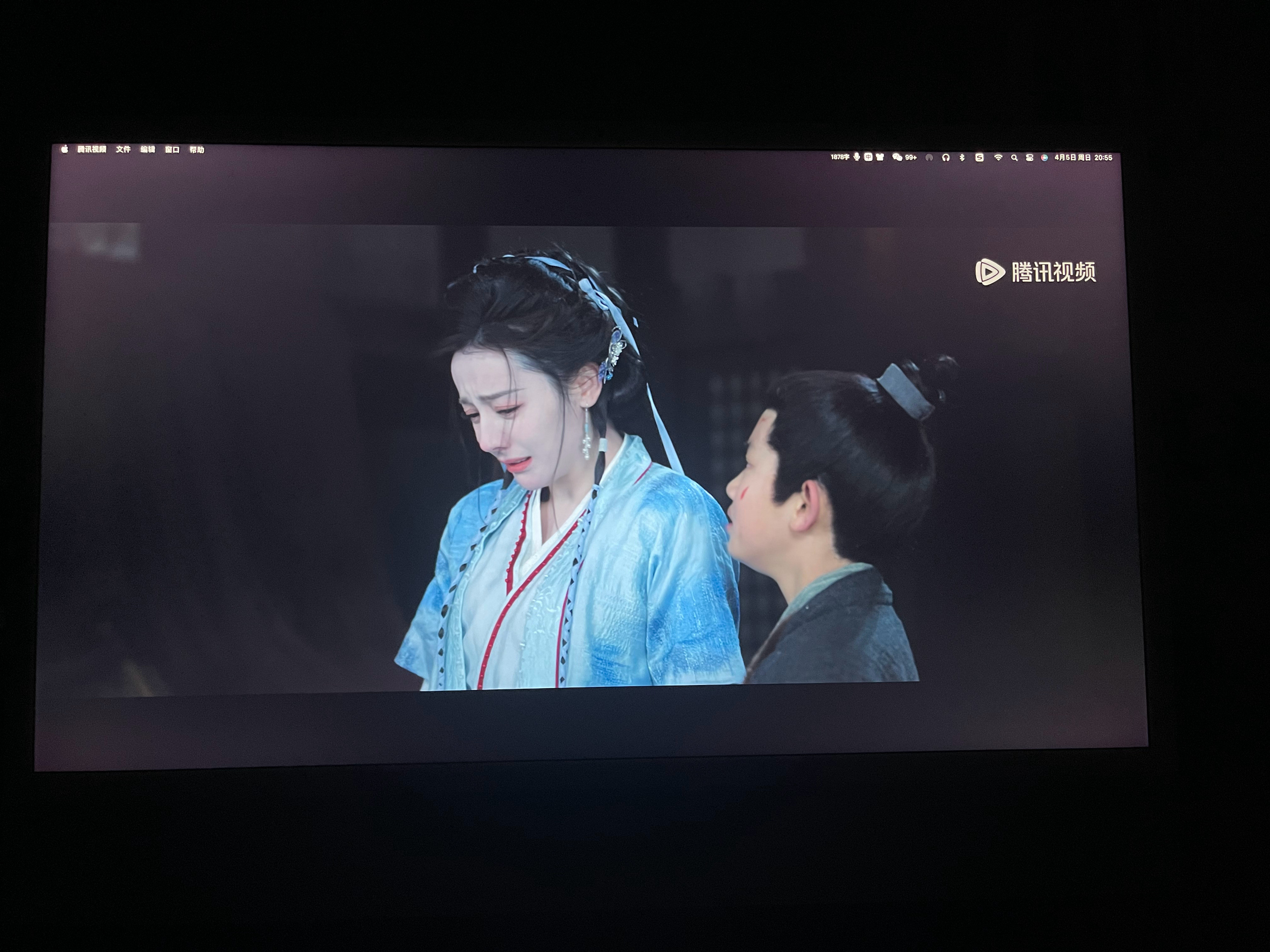 迪丽热巴深夜打扰大家，觉得挺不好的，可我还是没忍住，想发条微博。追了3集《白日提