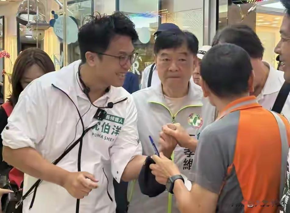 就在近日，民进党台北市长参选人沈伯洋到台北内湖基层拜票，当场被在场民众高声斥责，
