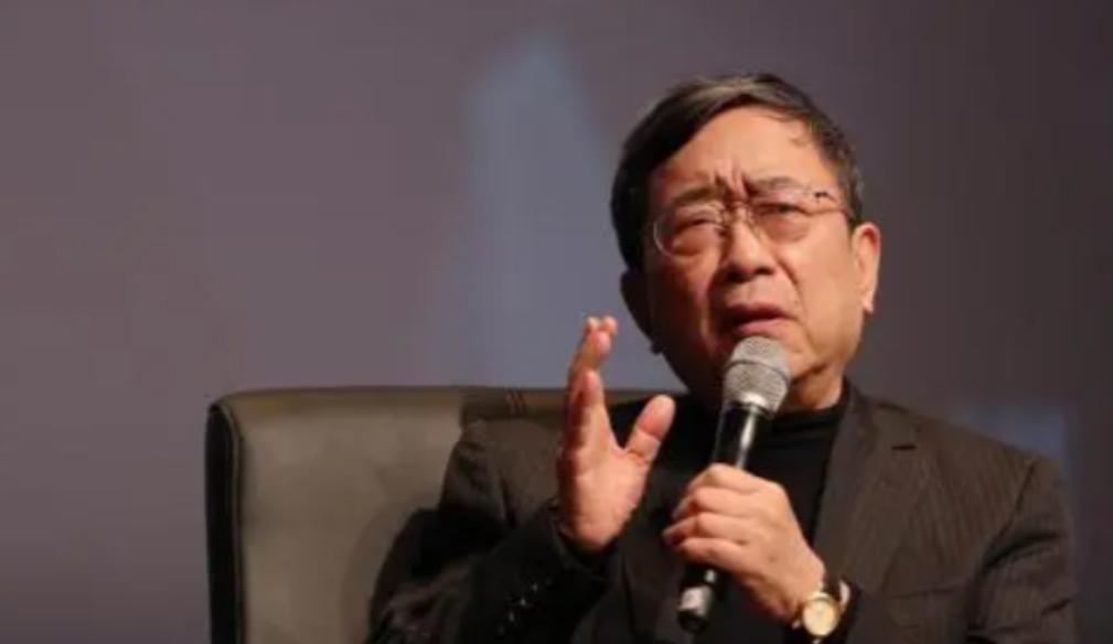 1998年在一次青歌赛上，主持人问一位歌手：“小桥流水人家”的下一句是什么？结果