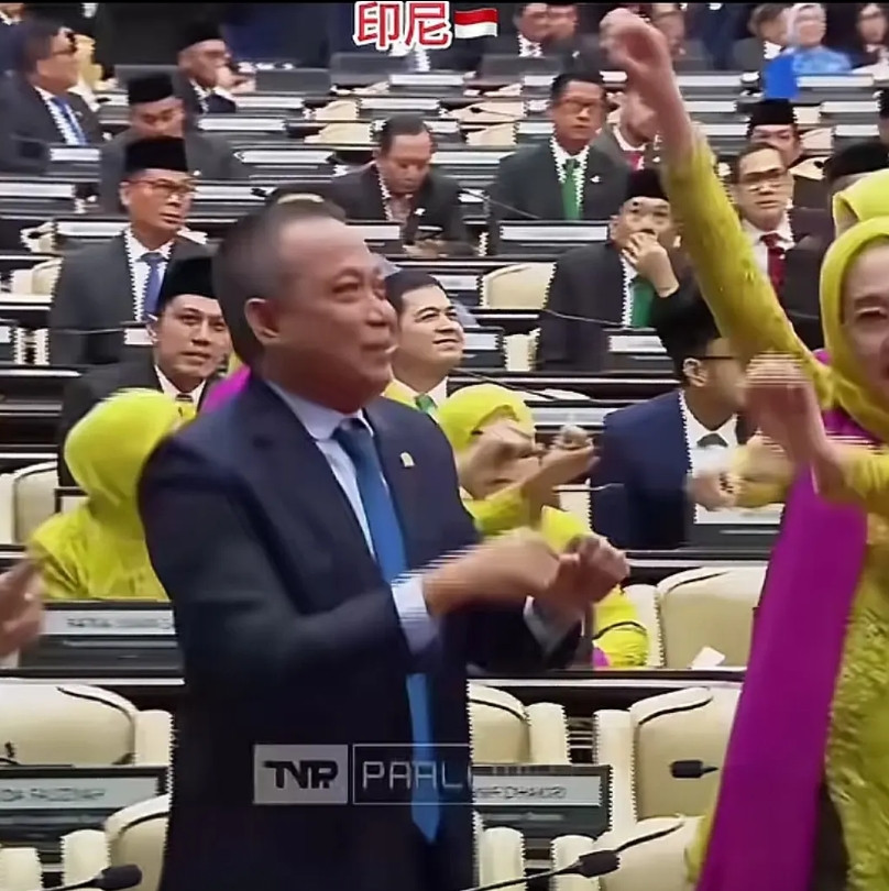 印尼国会议员的工资已经很高了，每月相当于10万人民币，而印尼普通老百姓月平均工资