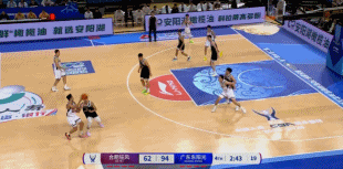 王洪泽助攻黄明依扣篮，可能是大家近期最爱看的场面。cba俱乐部杯广东宏远