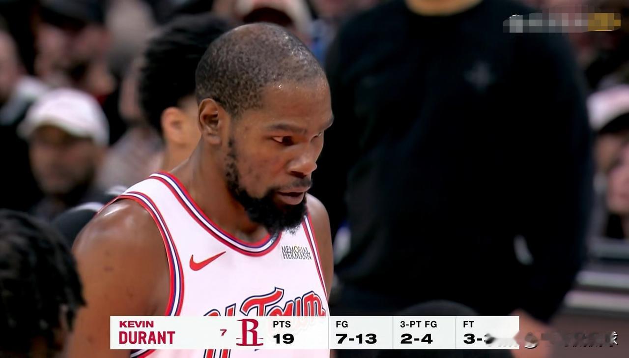 火箭巨星杜兰特在比赛关键时刻选择了隐身！在今天火箭主场以99：111不敌马刺的比