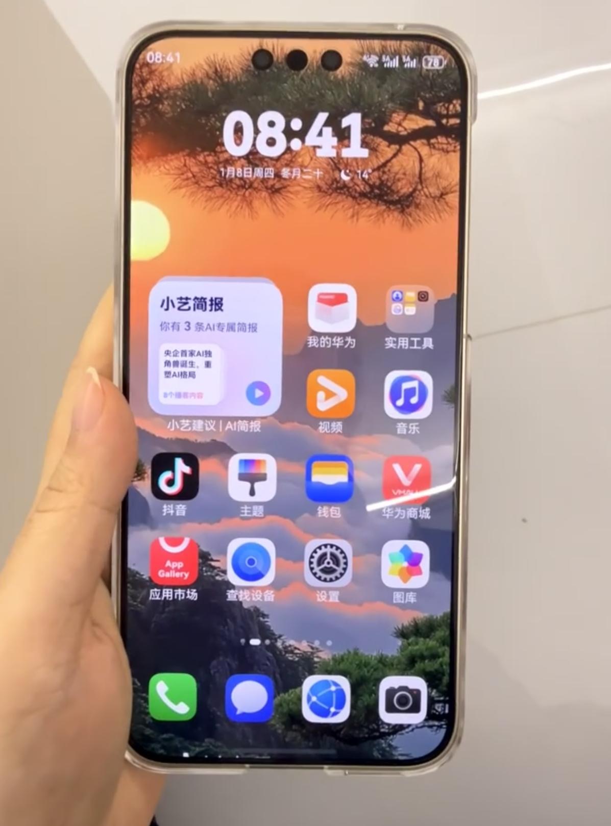 华为Mate80基础版已经用了一个月了，我认为最好用的就是轻触小白条返回的功能，