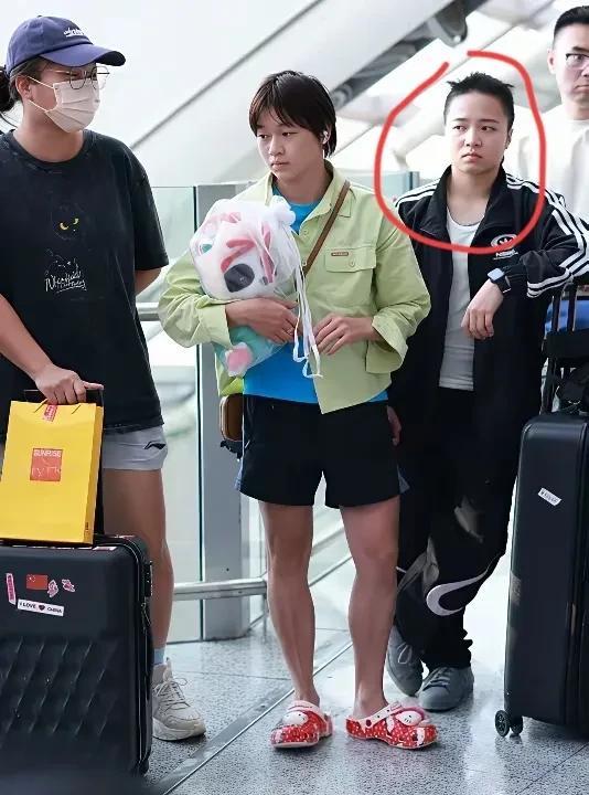 全红婵腰伤退赛家人反松口气？草根冠军背后的辛酸：天赋与孤独的较量
