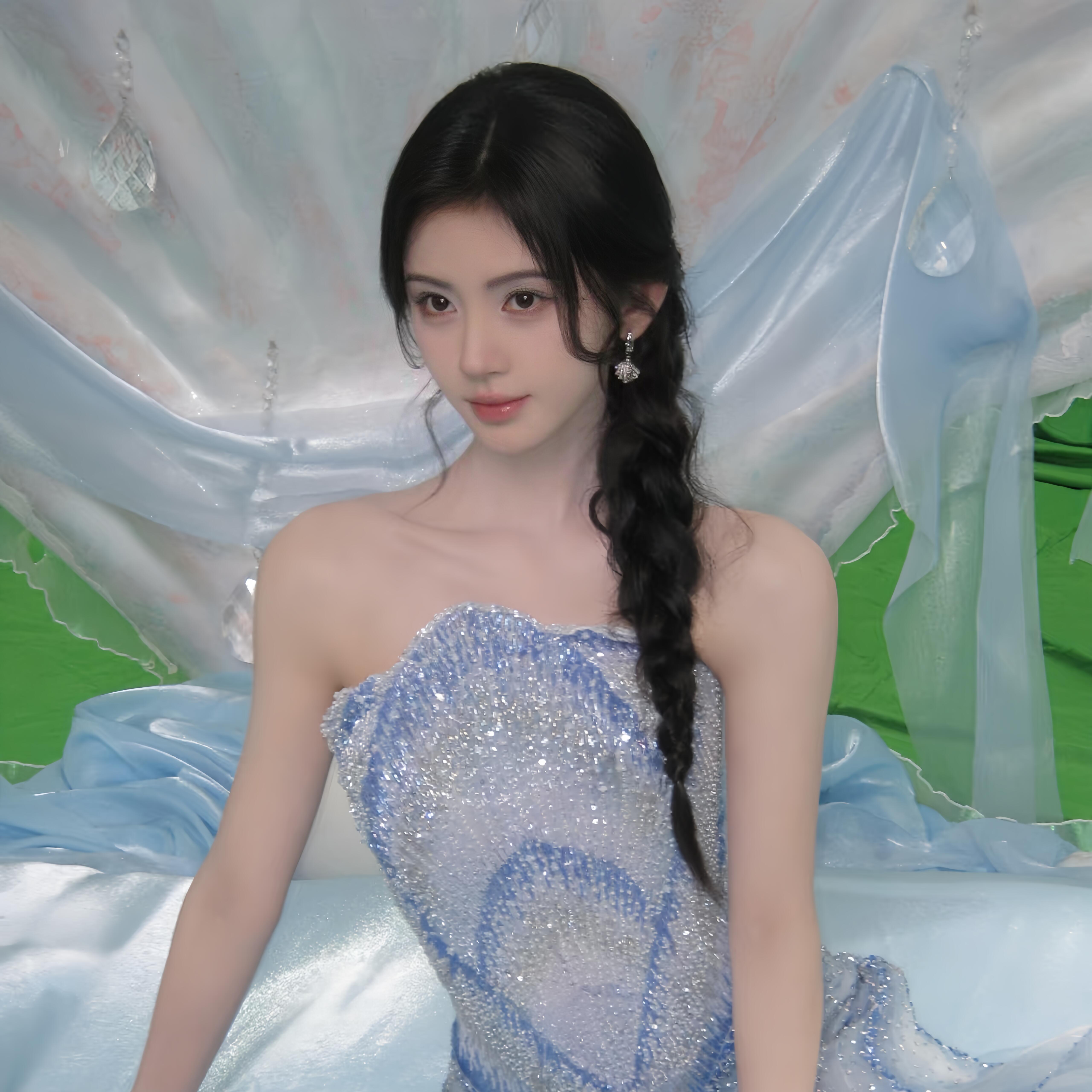 鞠婧祎/头像分享静下来想你，觉得一切都美好的不可思议