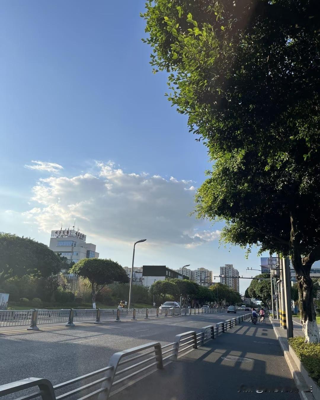 民政局朋友说漏嘴！40岁以上来离婚的，他们压根懒得劝，不是不负责任，而是那股