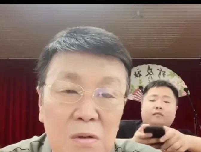 郑好被封一个月，衡小珍觉得被封不冤。他听说郑好被封前说杨老五收徒的酒席不好，来宾
