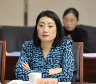 宗馥莉挺过来了！严学峰的事与她无关严学峰被查的事情和宗馥莉没什么关系
