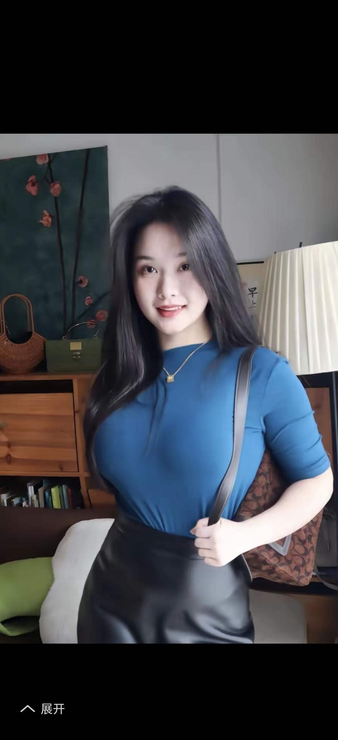 元气满满的一天，从自信的笑容开始！😊✨