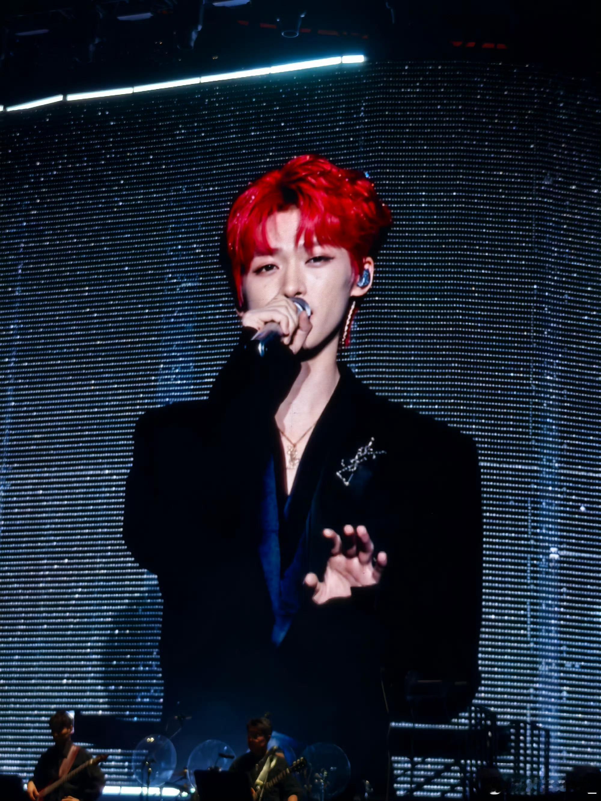 我是不是看见ysl了