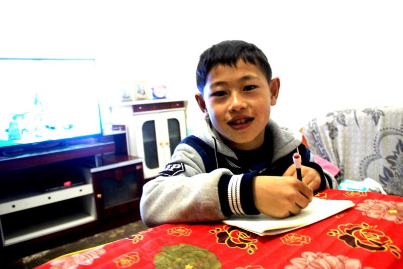 2026年4月4号，黄晓明发了和九岁儿子骑车的照片，结果被指出违反“驾驶自行车须