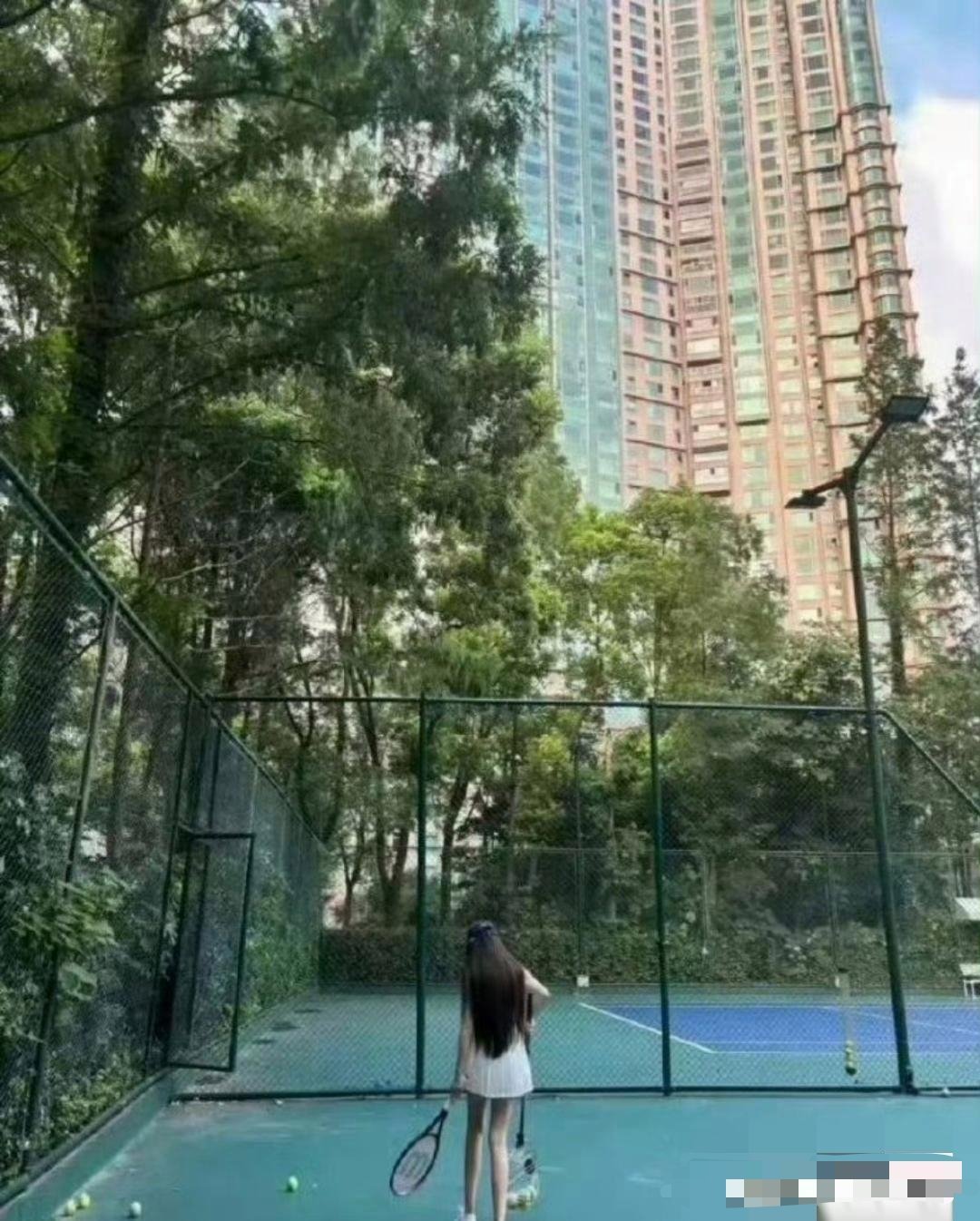 叶珂好恐怖，这真的是她吗？身材瘦成了纸片人，漫画都不敢这么画的吧
