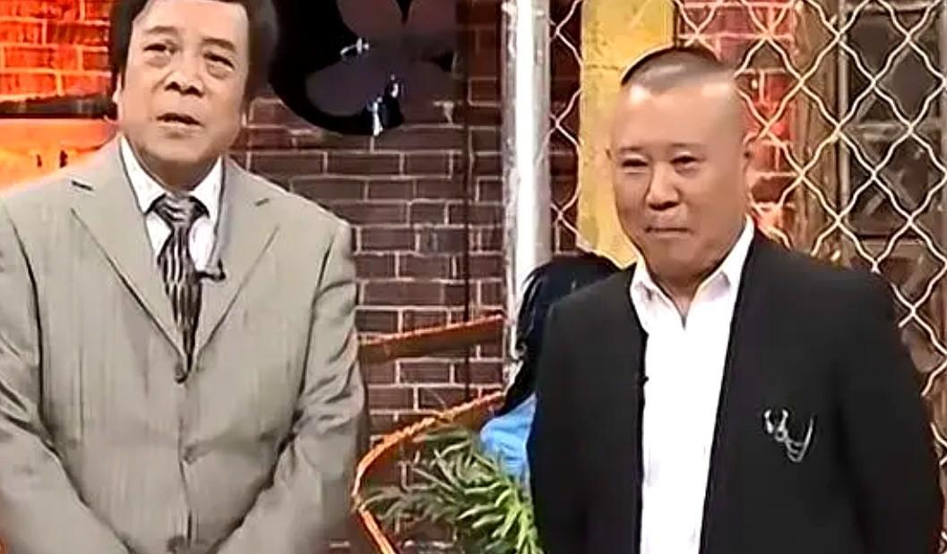 赵忠祥一句"你不就是个说相声的吗"把郭德纲钉在椅子上！镜头扫过他没回嘴，却在段子