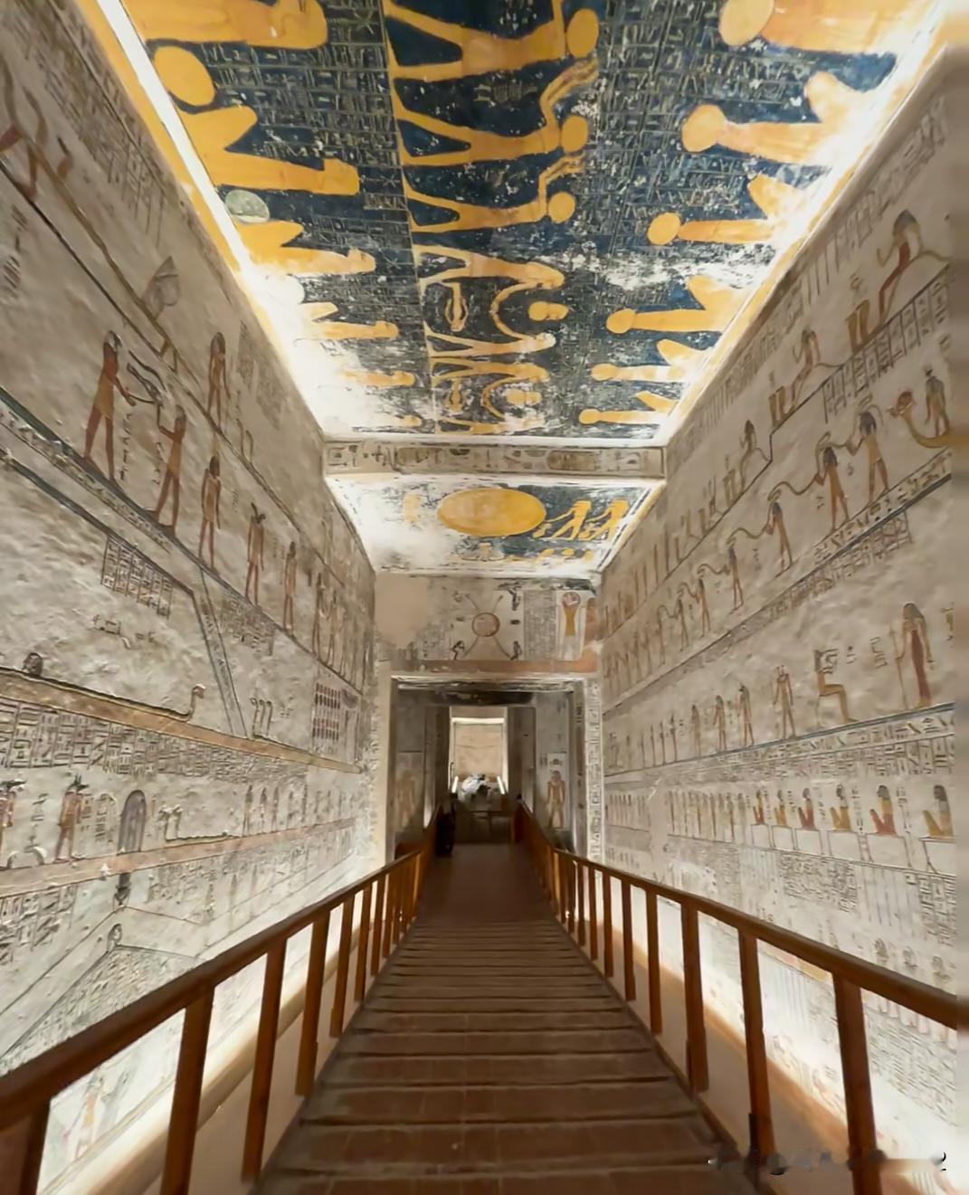 到埃及前三天骗术合集。1.金字塔骑骆驼，先有一个叫“下班”的人来追着你说一个人