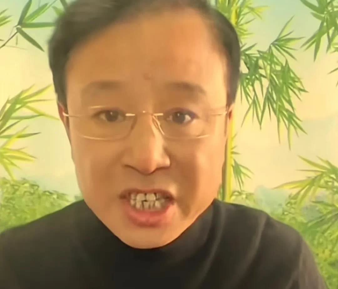 相声界第一不粘锅贾伦：我贾伦是侯耀文先生1982年的徒弟，是侯家的徒弟徒孙，要说