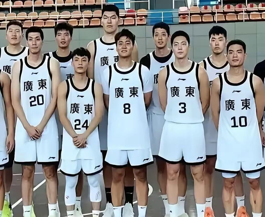 广东拼夕夕全运会男篮出征全运会正赛，十二人大名单也出炉，与预料之中的一样，练的打