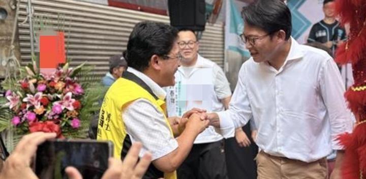 蓝白在新竹县、竹北的人选争议持续升级，郑丽文要求蓝委不得为白营邱臣远站台，黄国昌
