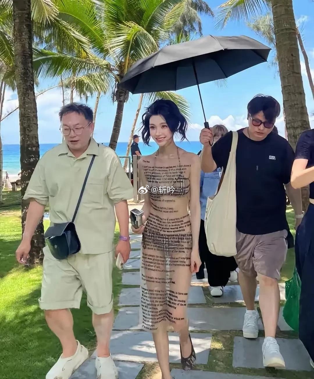 真实上演了一次皇帝的新装