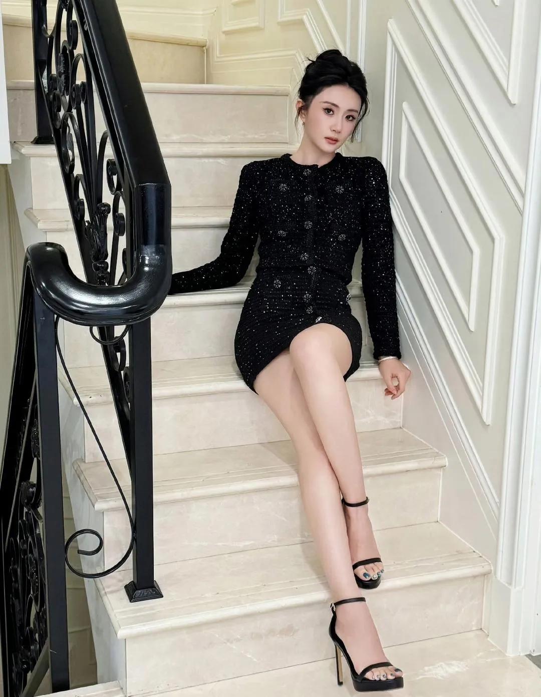 她被称为“COS界逆天级美女”