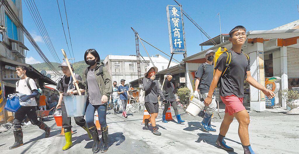 国民党美女议员柳采葳：“铲子超人”赴花莲救灾，凸显民进党执政无能花莲马太鞍堰塞