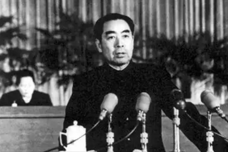 周恩来一生七大正确！1.跟对了毛泽东。2.看对了朱德。3.信对了叶剑