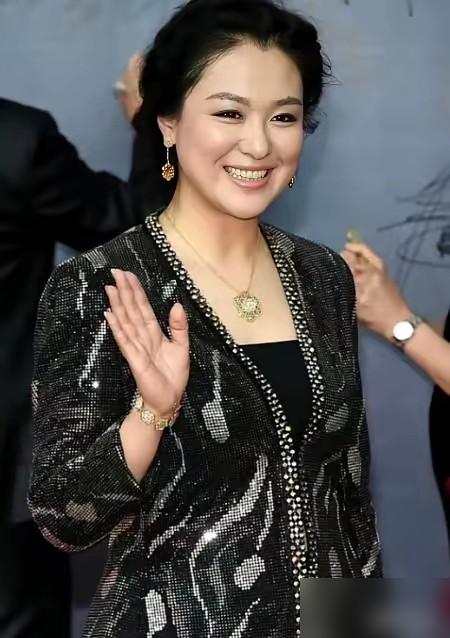 你以为沈傲君加吻戏是为了艺术？我告诉你，那是女演员在一部男人戏里，最狠的夺权术。