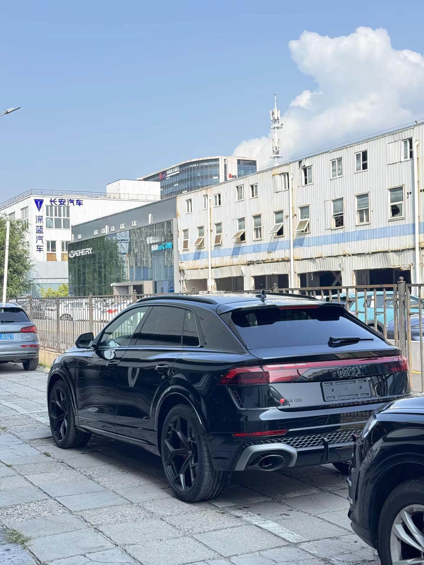 谁不想要一台奥迪RSQ8V8。奥迪高性能车奥迪RSQ8多少人的梦想车型奥迪RSQ8奥迪RSQ8高性能