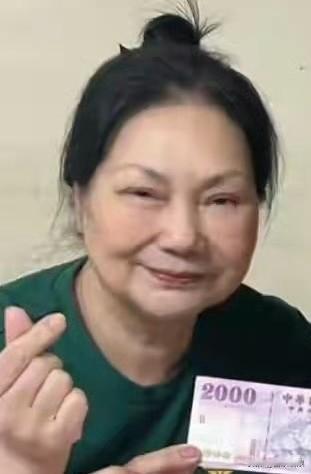 大S妈妈黄春梅，罕见露面！9月28号，大S妈妈黄春梅，冲上热搜。她罕见露面