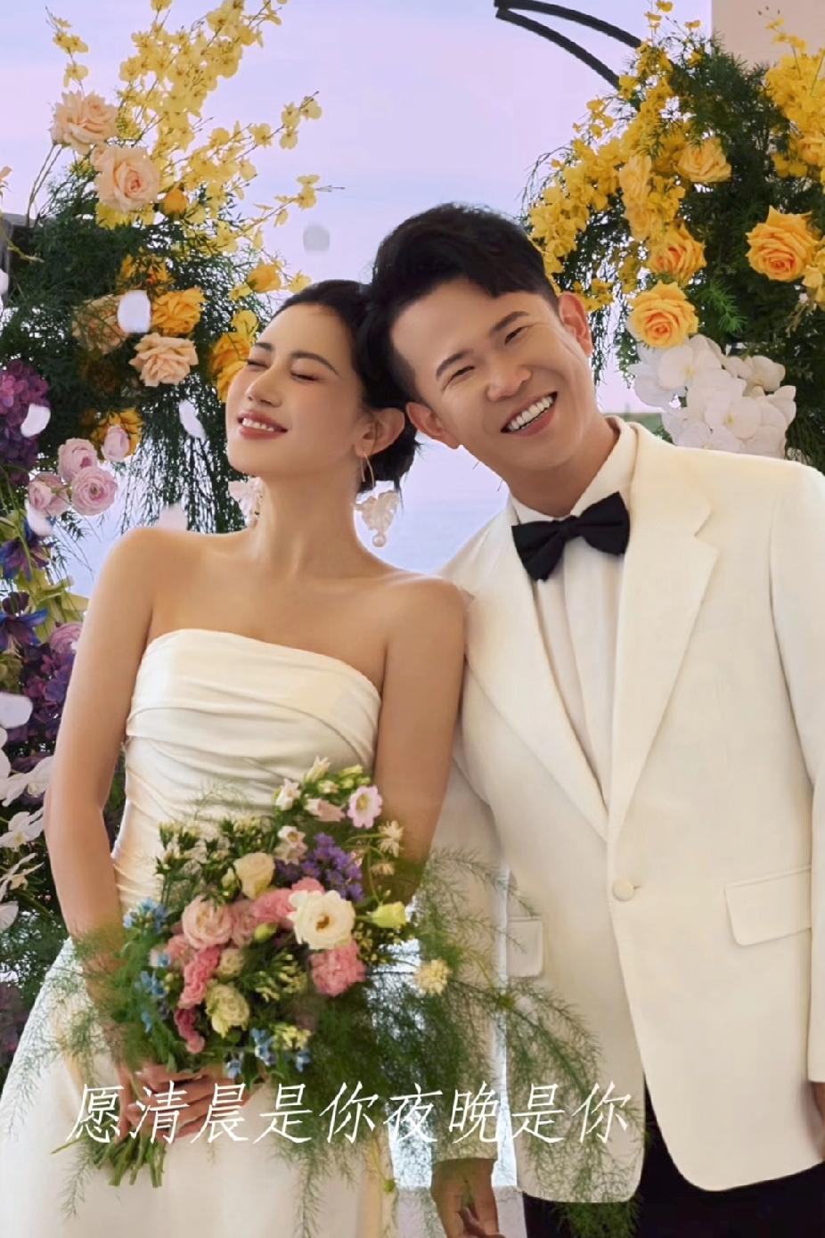 房岩小哥与天津范姐今日大婚。2025年10月30日，房岩小哥与河北梆子小百花剧场