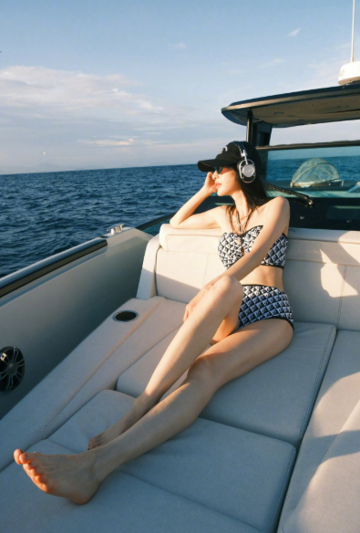 张俪的姐姐感太强了！魅力十足