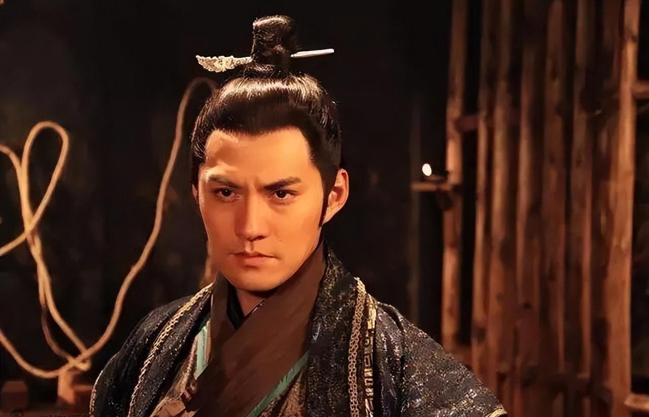 秦琼生病了，李世民多方为他寻求灵药，甚至让太医每天煎好了送到他家去。秦琼每次喝药