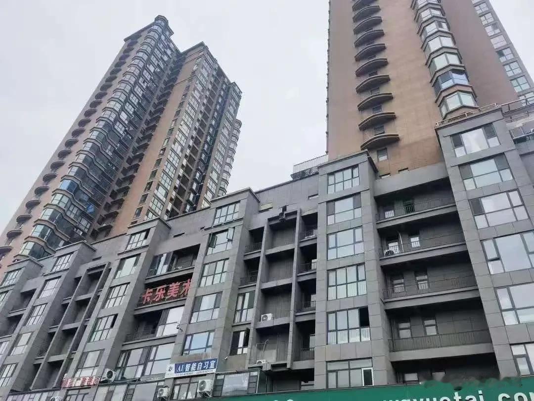 11月18日报道，河南舞钢，一52岁男子借给某房地产开发商1100万，对方用37