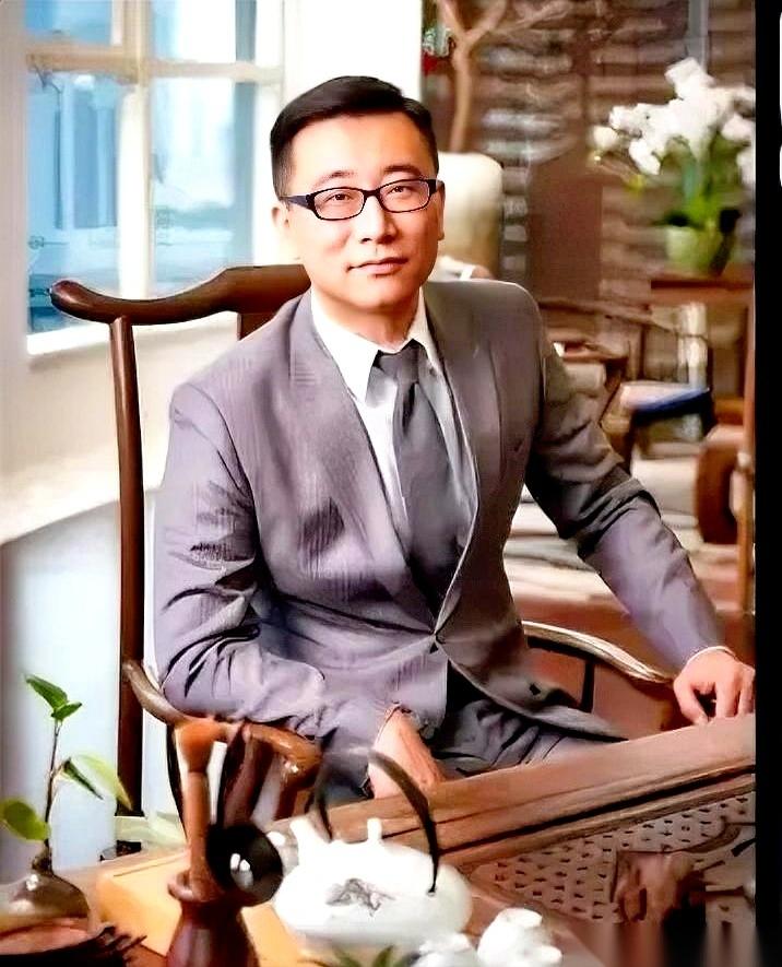 他是野心勃勃的游戏大佬，立志打造“中国迪士尼”，39岁坐拥50亿身家，一手撑起