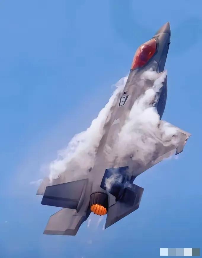 这回美军的面子算是挂不住了。太戏剧性了！美军一架F-35A战机，在日本青森