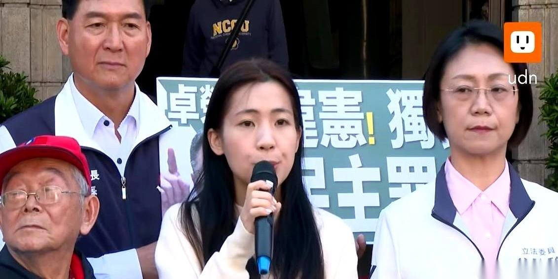 好家伙，桌子一拍，说这事儿我不干了，你们定的规矩我不认。今天这出戏，绝了。这