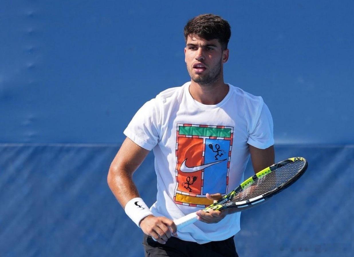 两届印第安维尔斯冠军🏆阿尔卡拉斯动态明天阿尔卡拉斯将重返穆尔西亚的球场，备战印