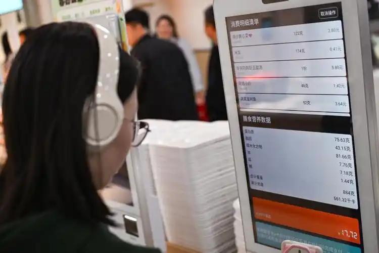 美国消费市场看上去比中国大，因为价格因素影响。美国汽车均价比中国高30%，手机均