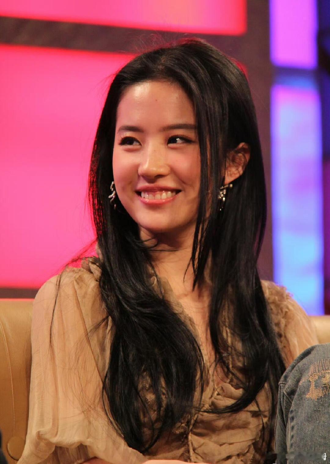 又看到刘亦菲这种高清无比清晰的生图镜头，质感太爱了，好美。​
