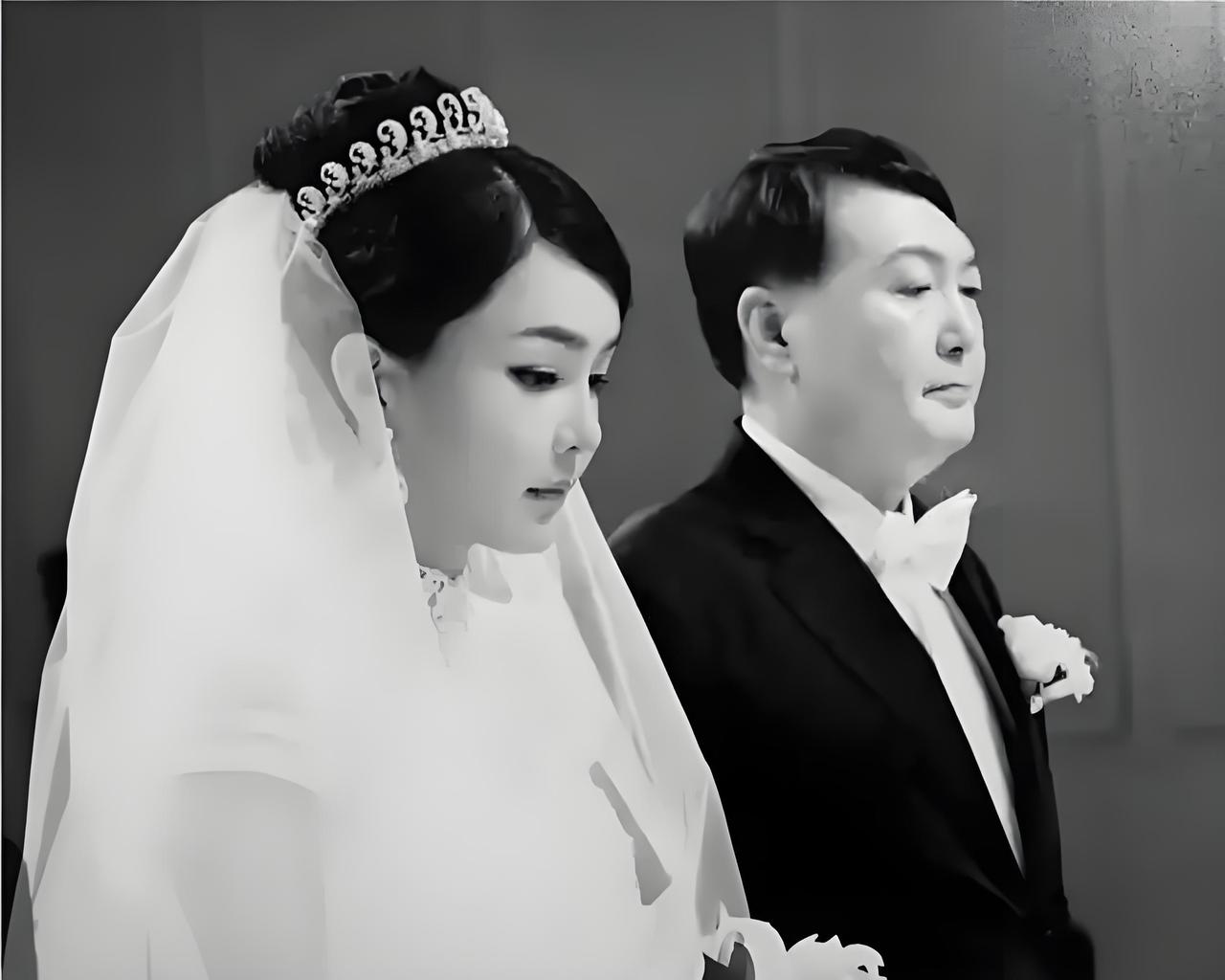 尹锡悦现在的结局，怪不了别人，是他自己一手造成的。尹锡悦上台后，并没有去做怎