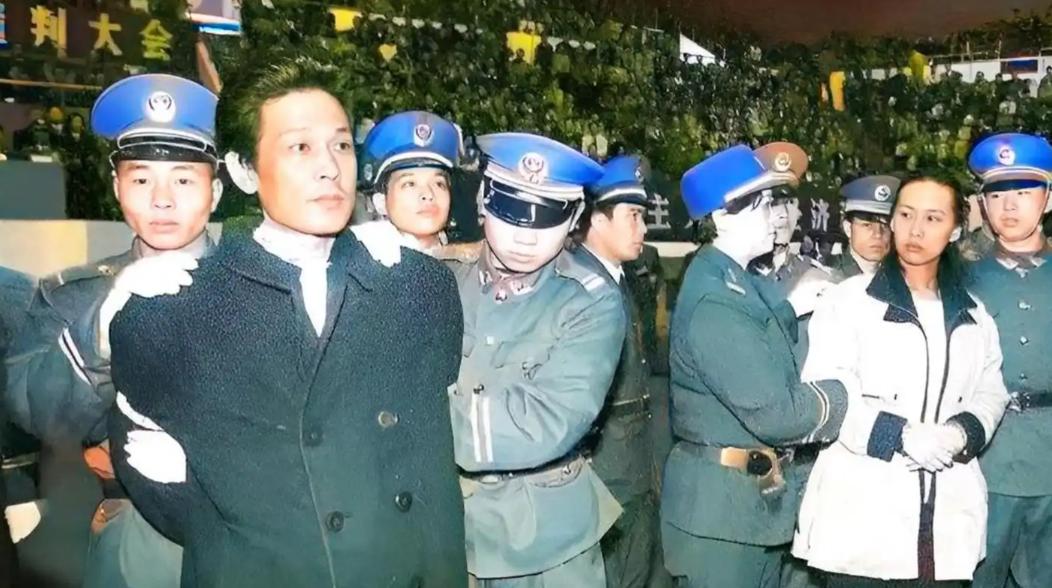 曾轰动全国的“中国第一贪”大案的落幕：1995年，被公开审判的王建业，听到死刑判