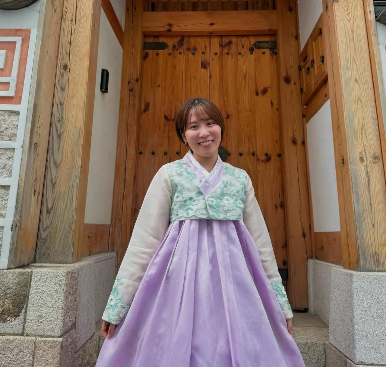 平野美宇更新了社媒体，她说：为了庆祝木下神奈川T联赛夺冠的奖励，我（平野）去韩国
