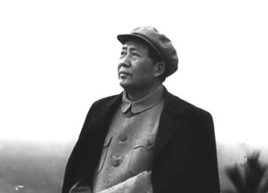 毛主席留下的是五千亿斤粮食，五百万吨棉花，二十多亿美元，六百多吨黄金，还有两万多
