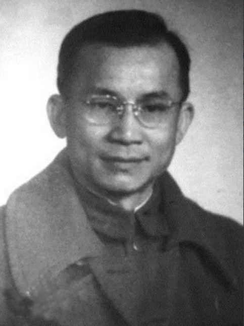 1943年，特务伪装成新四军旅长,想刺杀毛主席,毛主席接见他时，独臂神探急道：“