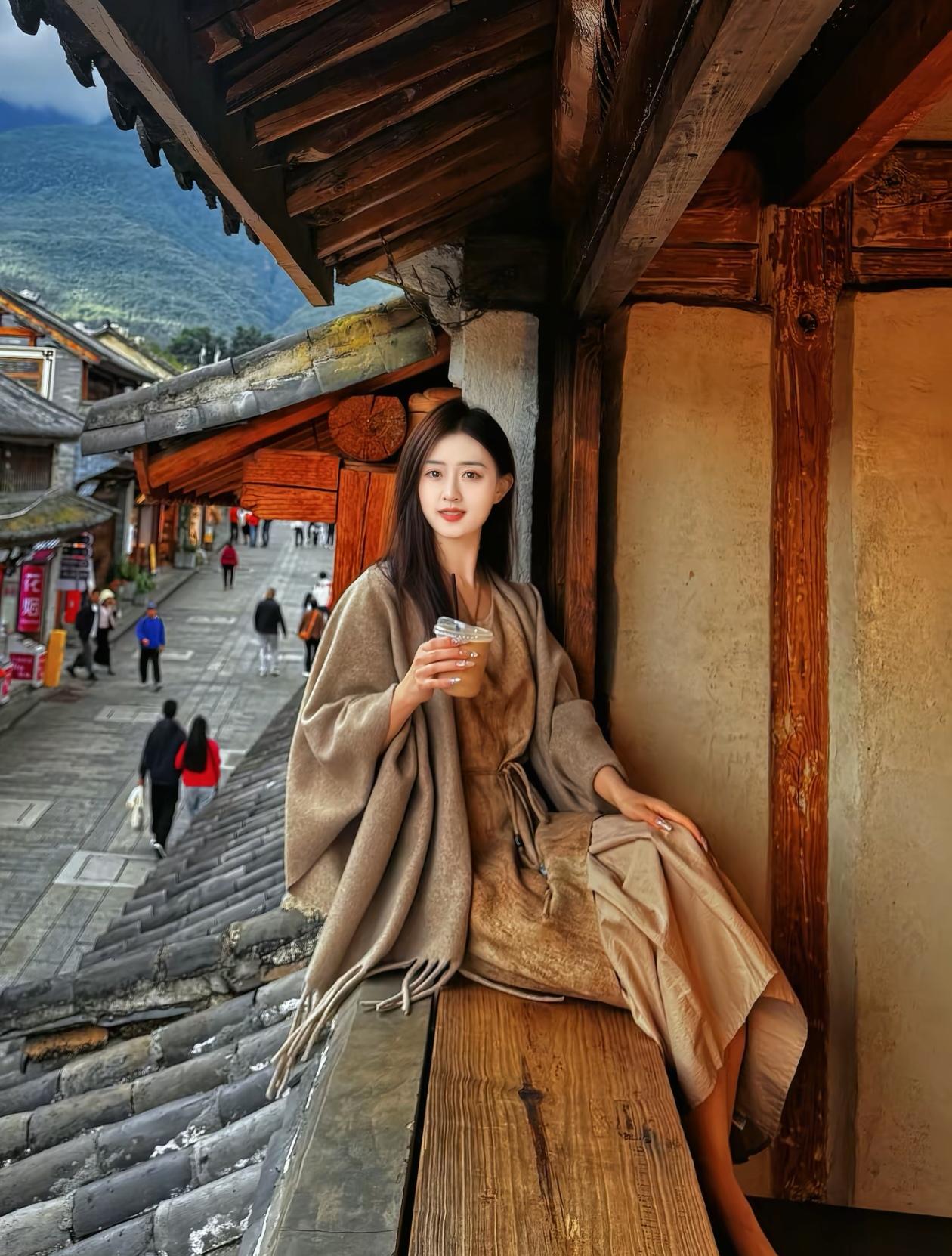 古风少女在古镇街角，手捧茶饮，悠然自得。