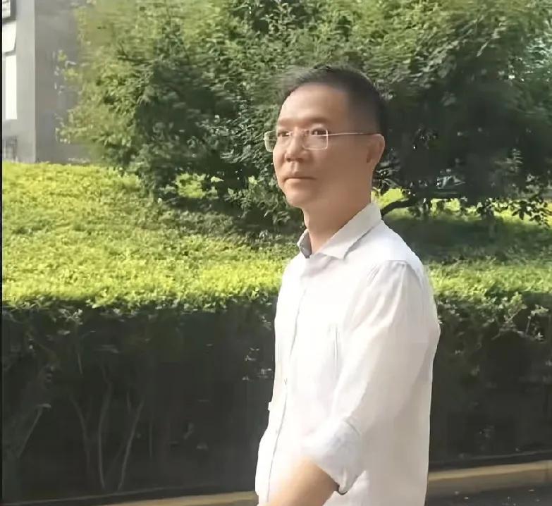 不用担心钉锤子，他这回下岗了，名单里面没有他呀626这一次的三拒开课，大家都是